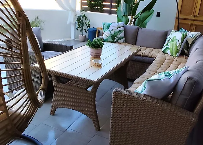 Konstantinos Seaside View * Nikiana