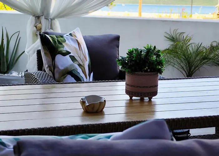 Konstantinos Seaside View Nikiana