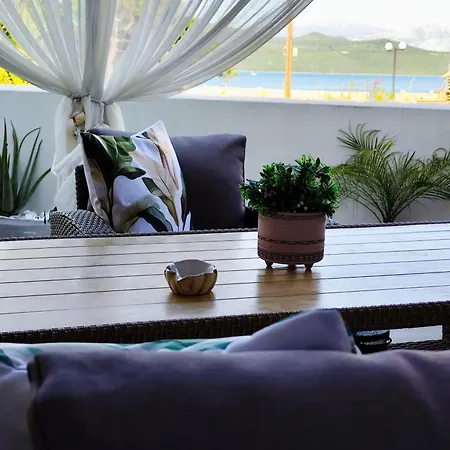 Konstantinos Seaside View ニキアナ